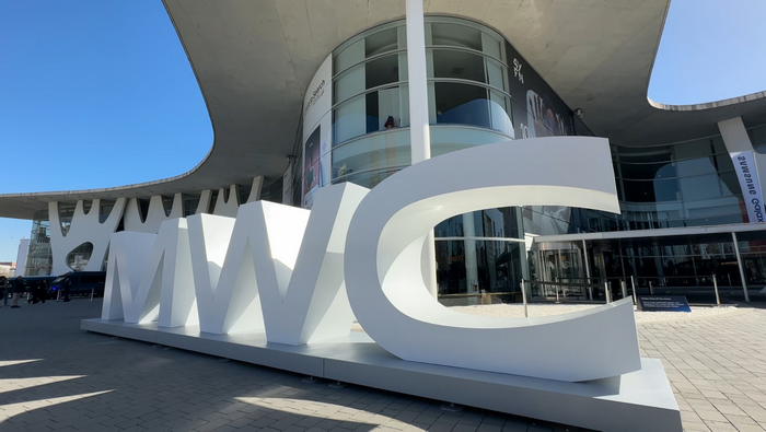 MWC2024完美收官 微网优联创新方案、全系产品与智能制造闪耀展台，智能眼镜引世界瞩目